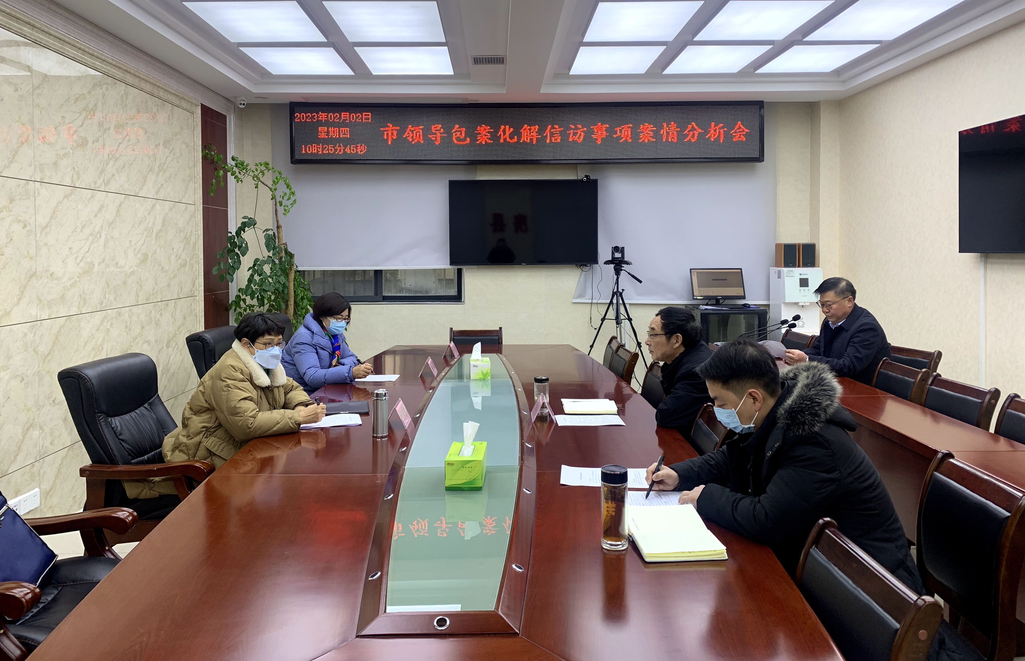 市政协副主席朱云慧来房调研慰问