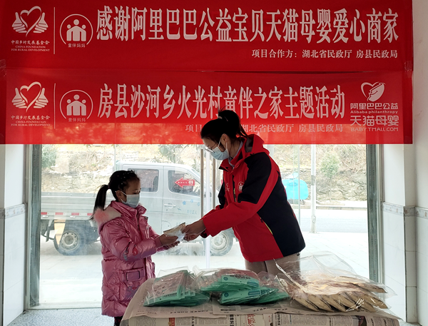 房县民政局开展“童伴之家闹元宵”活动