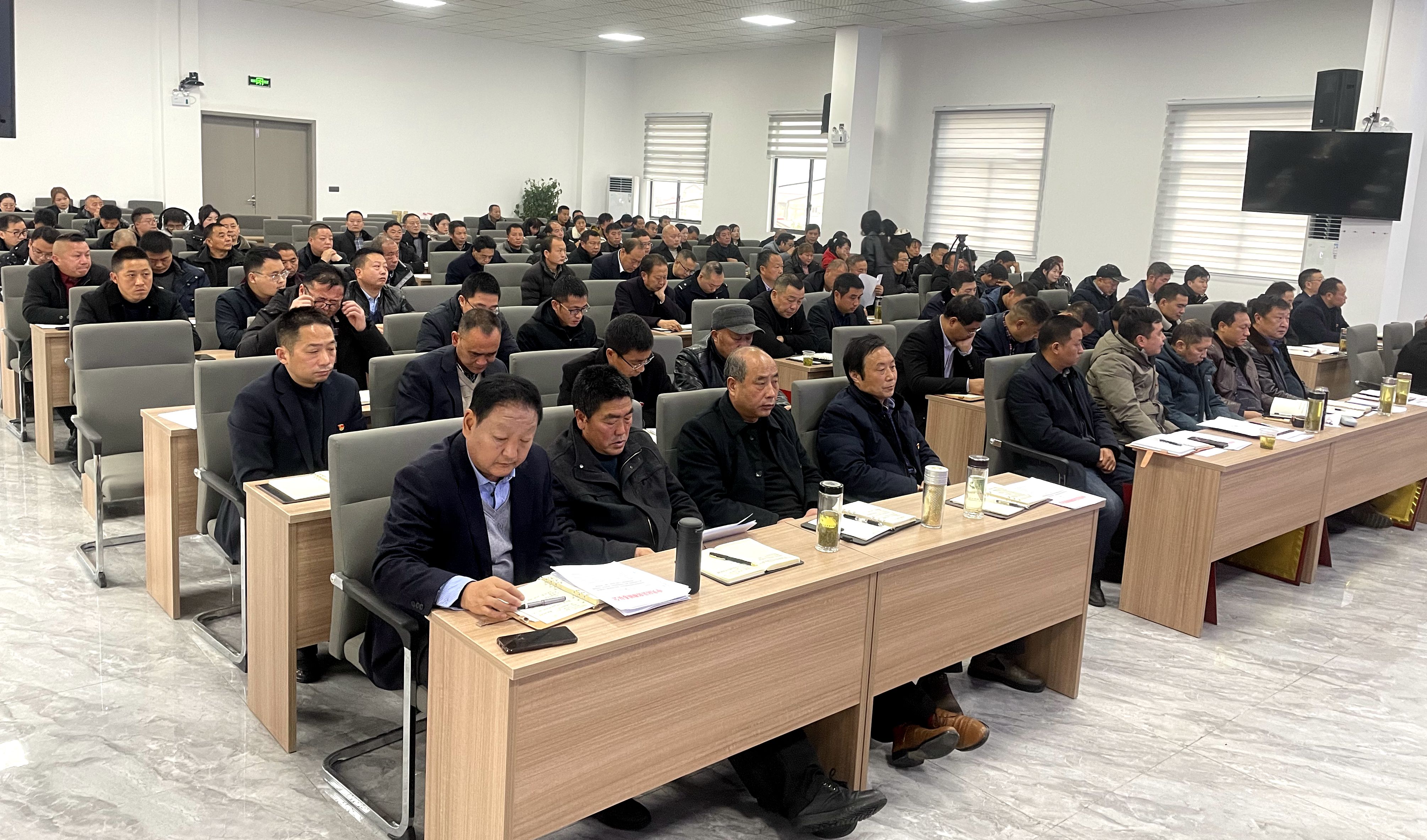 凝心聚力 提振信心 共谋窑淮镇经济发展新篇章