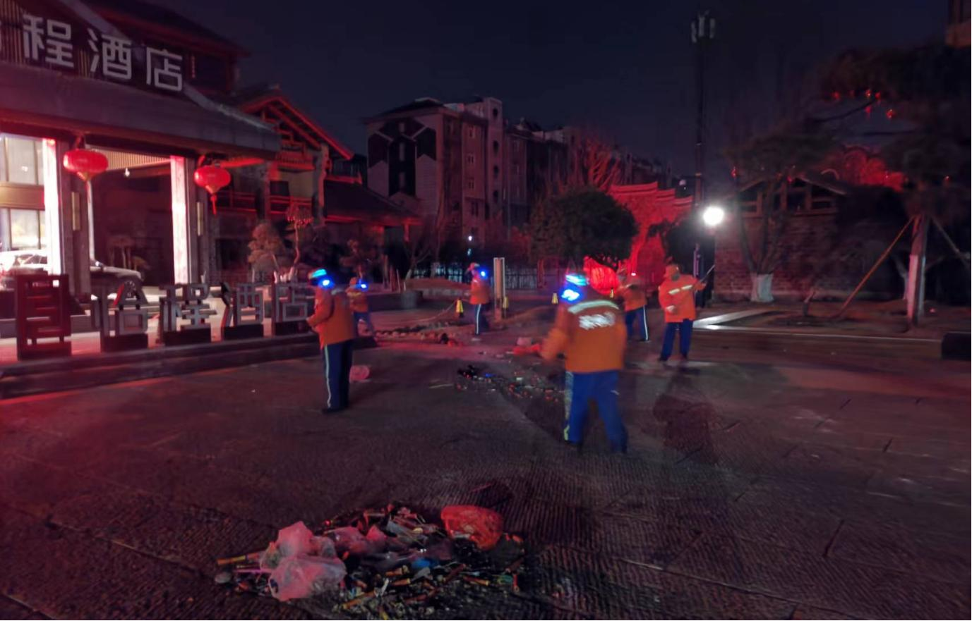 房县城管:“环卫速度”保障城市环境