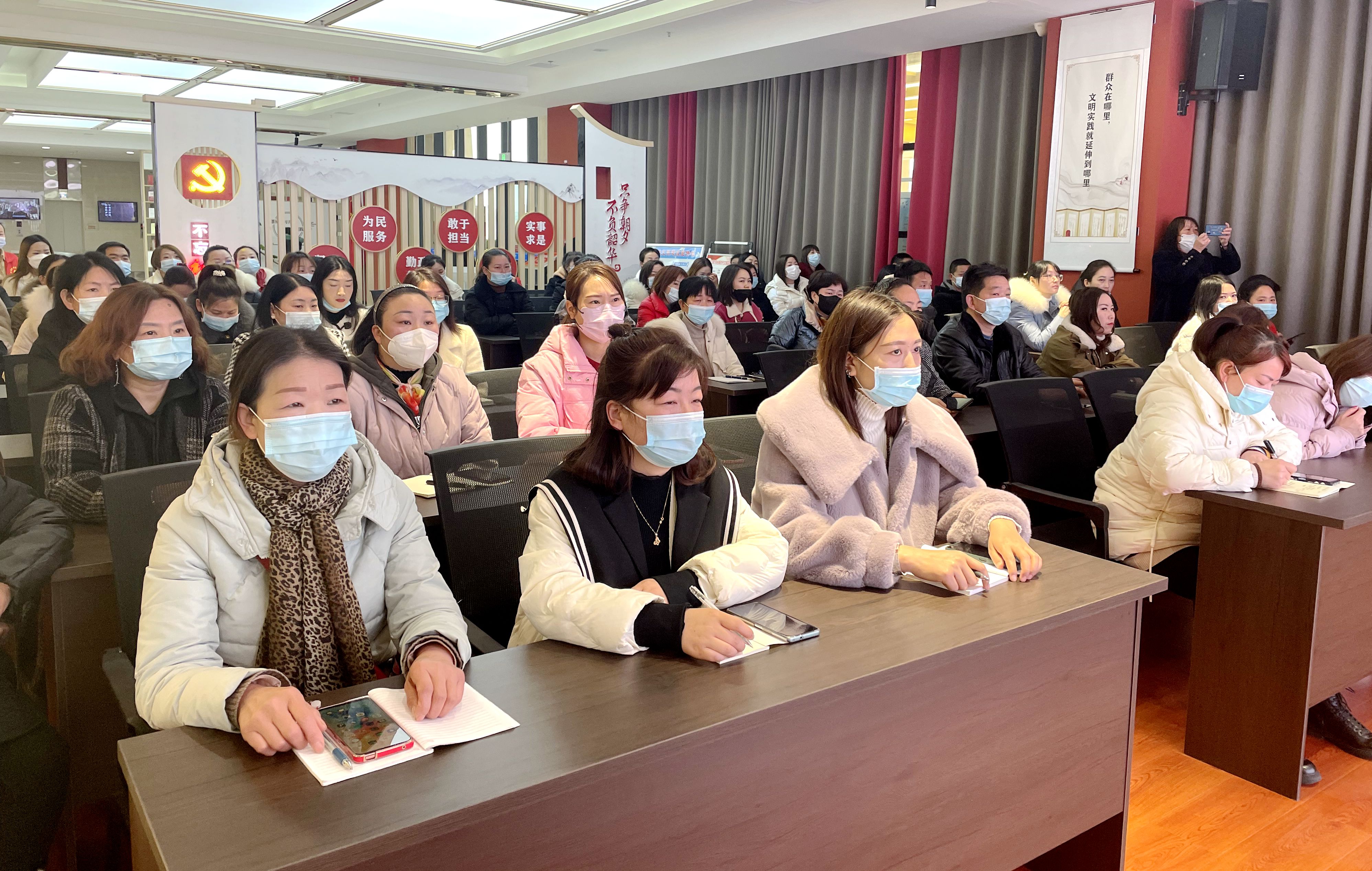 房县开展青少年家长心理健康教育培训