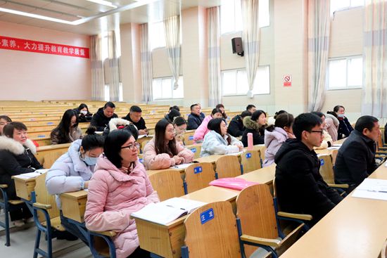 房县实验中学：开展“关爱心灵 守护成长”心理健康专题讲座