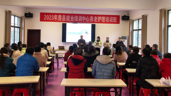 青峰镇人社中心：技能培训帮忙，就业创业不慌