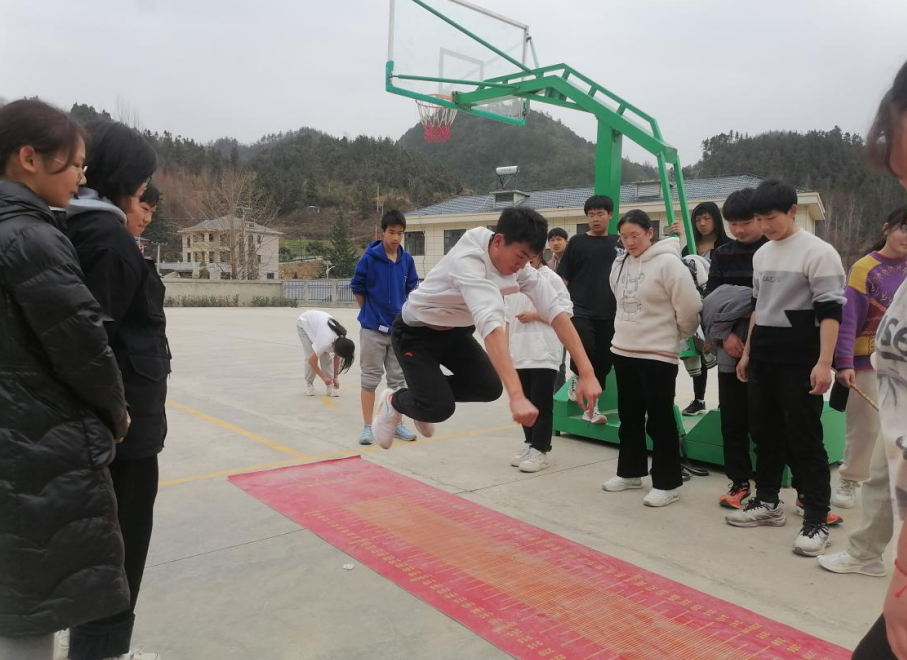 中坝乡中坝中学开展中考体育模拟测试