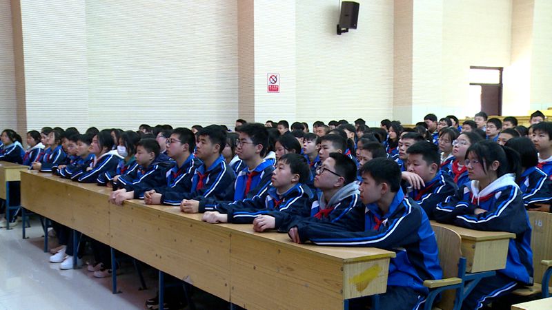 房县实验中学：学习党的二十大 共建文明校园