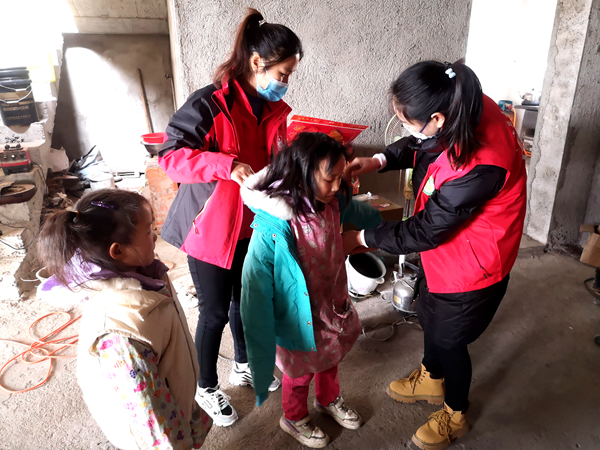 房县高位织密保护网  呵护祖国未来花朵