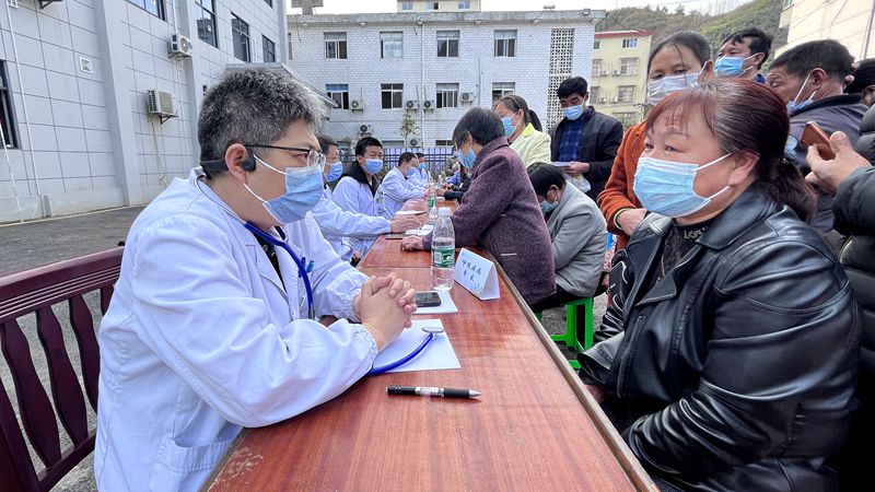 市人民医院到大木厂镇开展爱心义诊活动