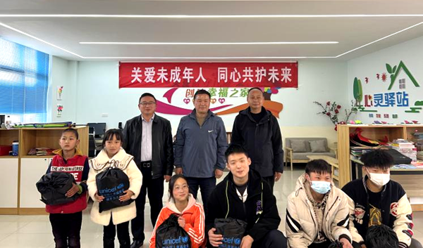 房县民政局开展“关爱未成年人  同心共护未来”关爱走访活动