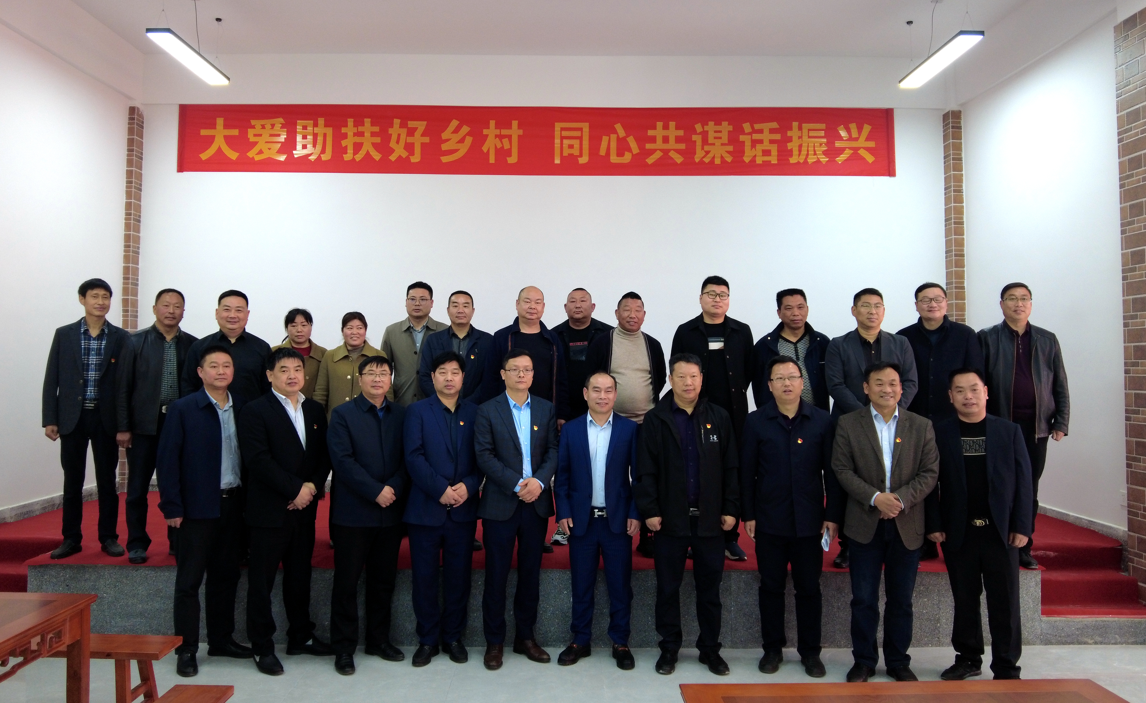 万峪河乡老人坪村：乡贤心系家乡 共建美好家园