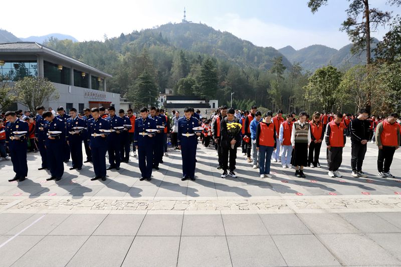 县消防救援大队：清明祭英烈 哀思悼英魂