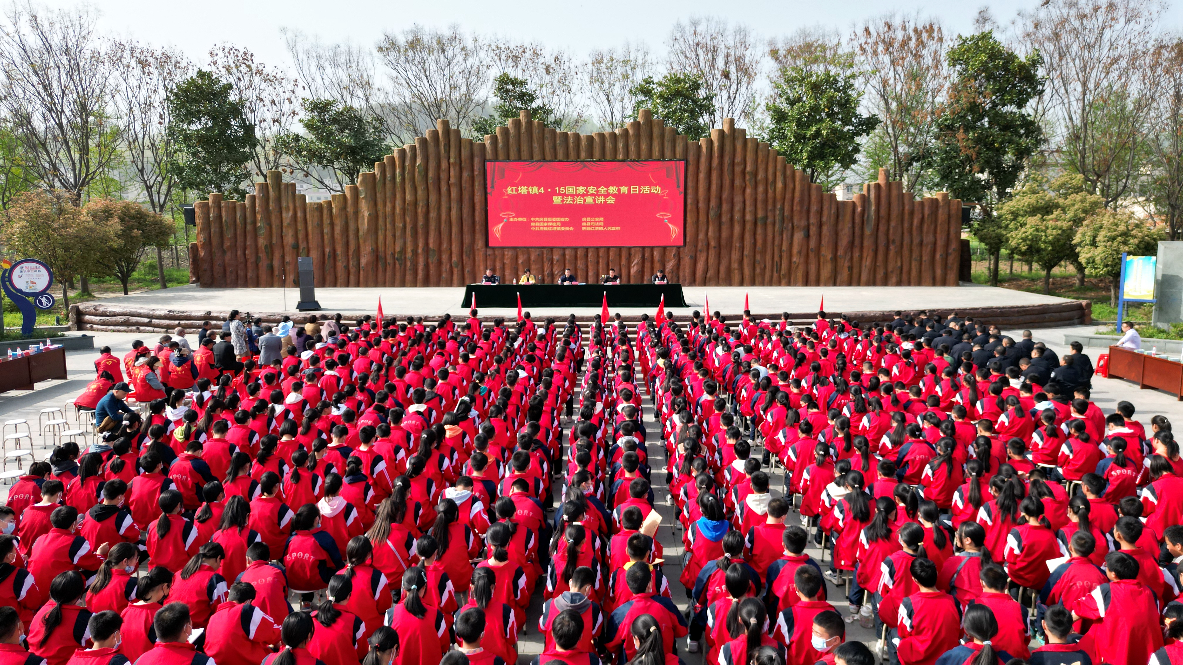 红塔镇千人普法拉开“4.15”序幕