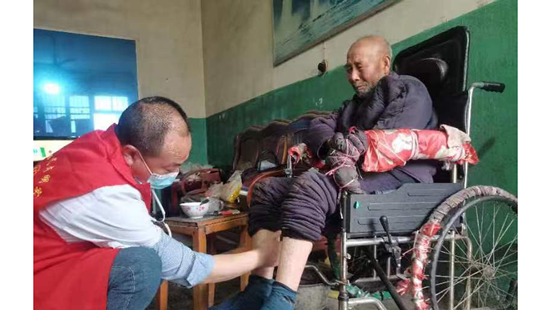 红塔镇卫生院开展“送健康传文明”实践活动