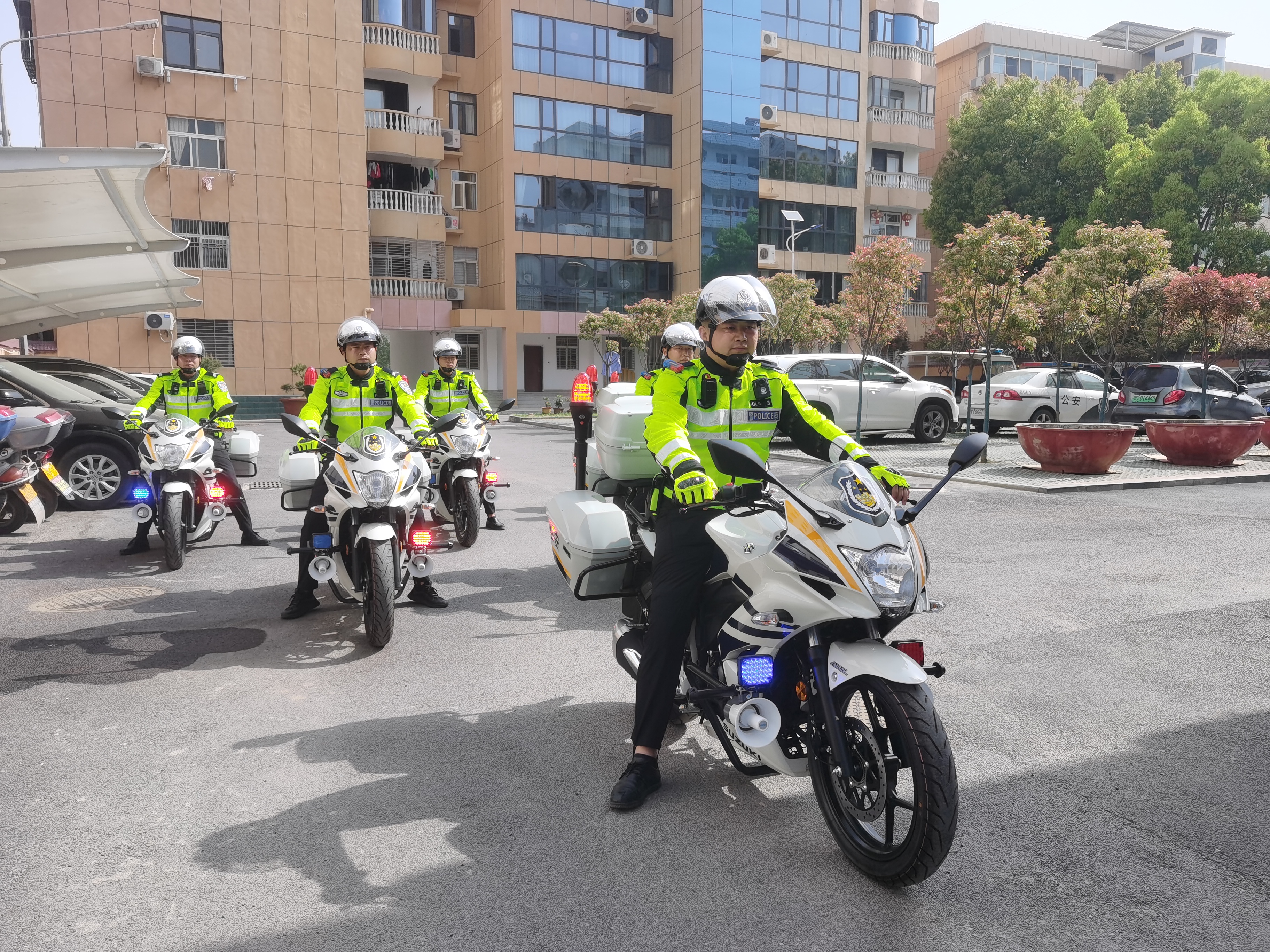 房县交警大队:“铁骑”创文小分队助力创建全国文明城市