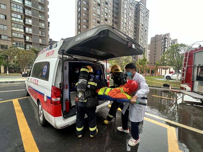 房县消防救援大队组织开展高层建筑灭火救援实战演练