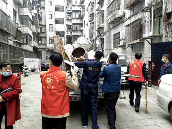 房县农机服务中心：党建催开“文明花”