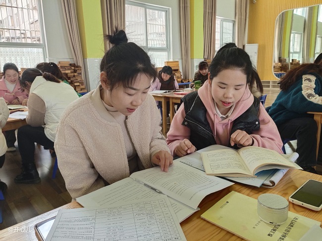 房县城关镇中心幼儿园开展阅读主题系列活动