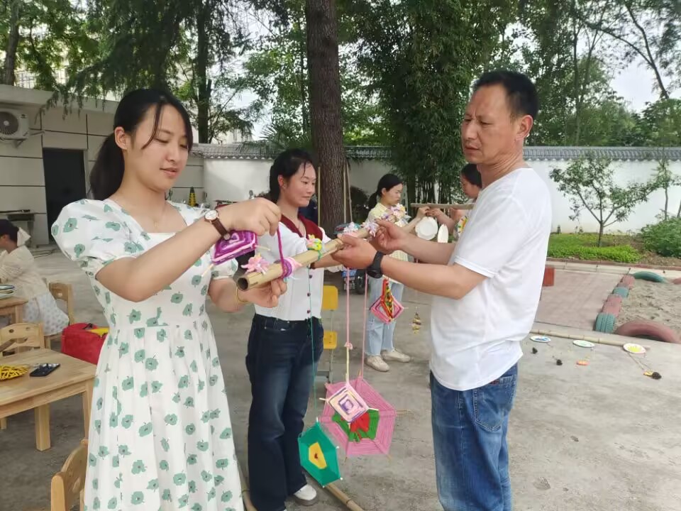 城关镇中心幼儿园：环创联建促发展 携手同行共成长