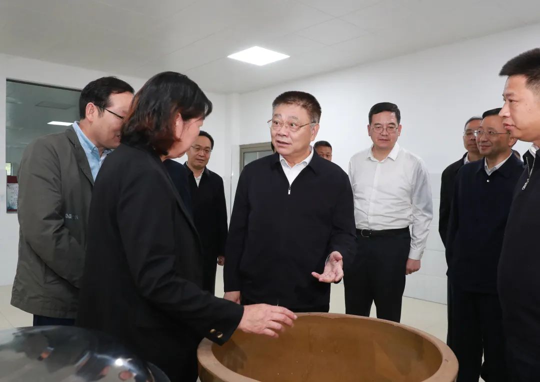 王蒙徽在十堰调研时强调 扛牢一库净水永续北送政治责任 在推动绿色低碳发展上作示范当先行