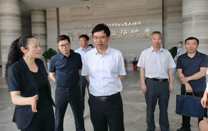 太和医院院长唐以军带队来房开展“爱家乡 送健康”卫生基层行活动