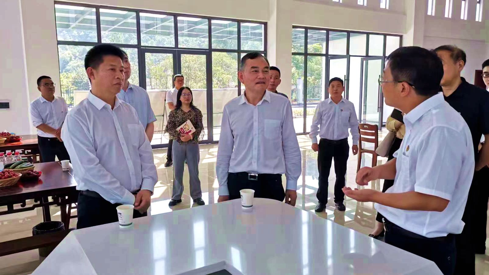 赵哲到房县开展“七·一”走访慰问暨下基层实践活动