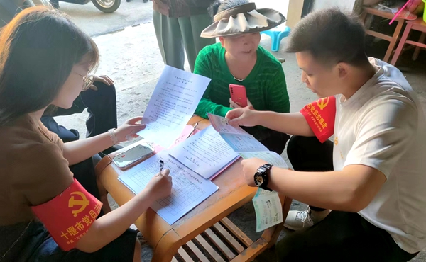 房县公路养护中心：开展形式多样的电信反诈骗宣传活动