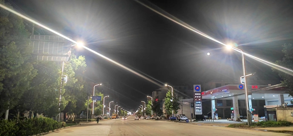 盏盏路灯为创文“争光”