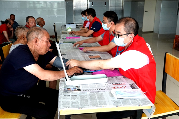 房县医疗健身志愿服务队走进基层福利院