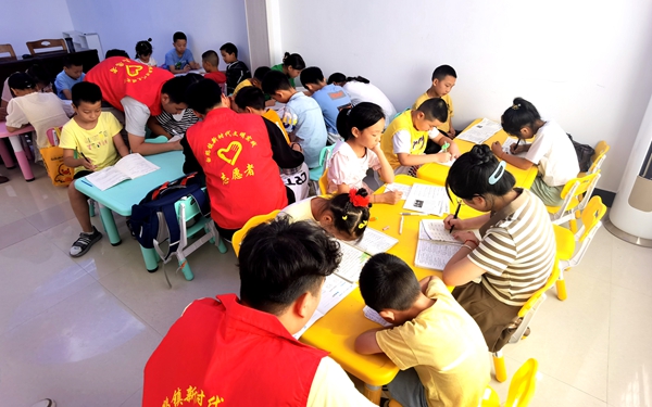 房县助学支教志愿服务队：爱不休假  留守不孤单