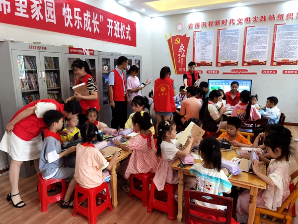 团县委：“希望家园”伴成长 团团相约每一“夏”