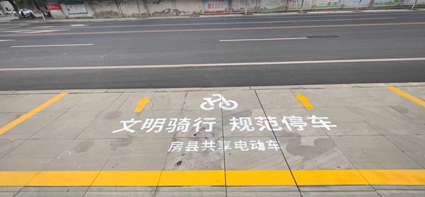 车位标线绘就城市文明“风景线”