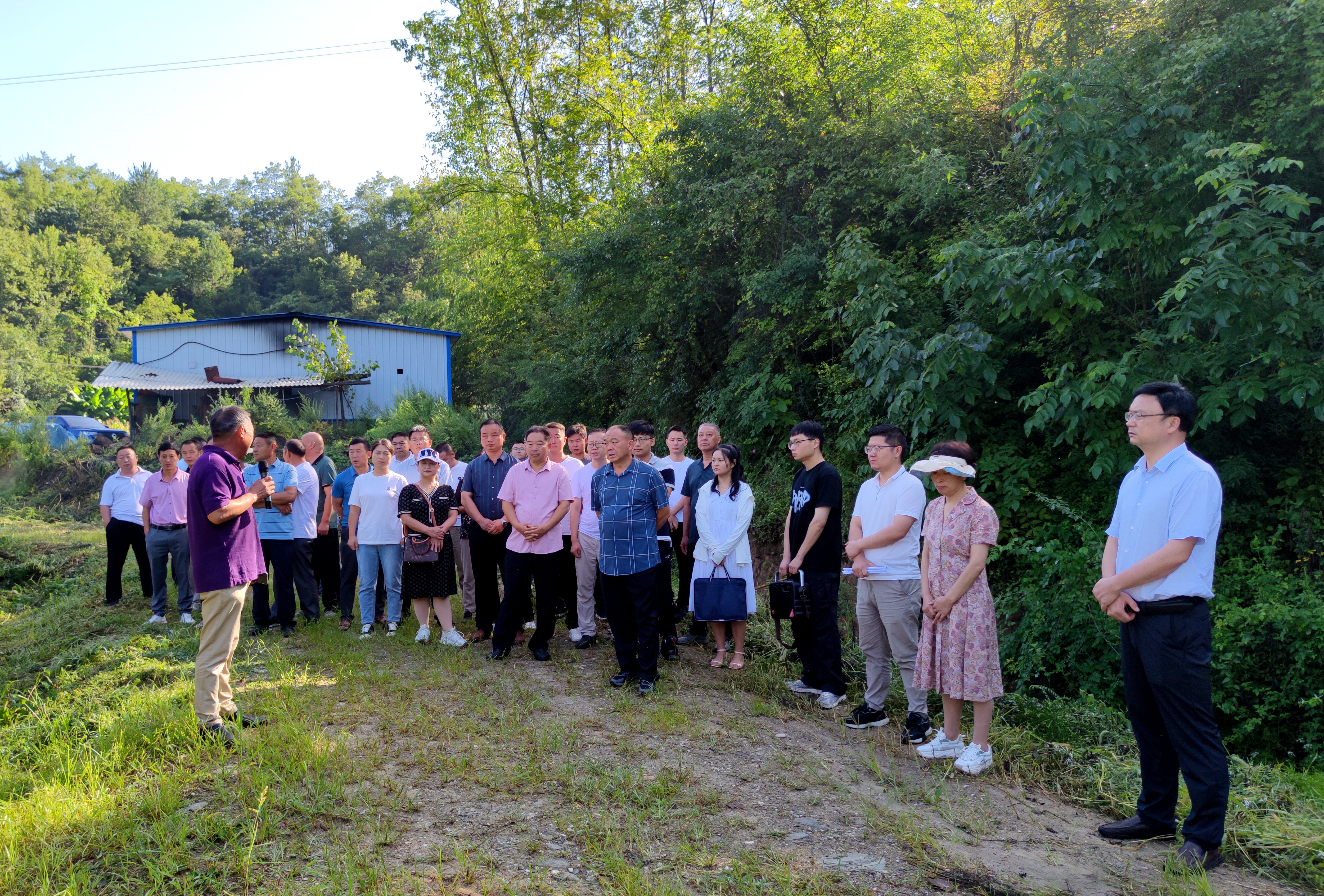 青峰镇：拉练打擂台 比武促振兴