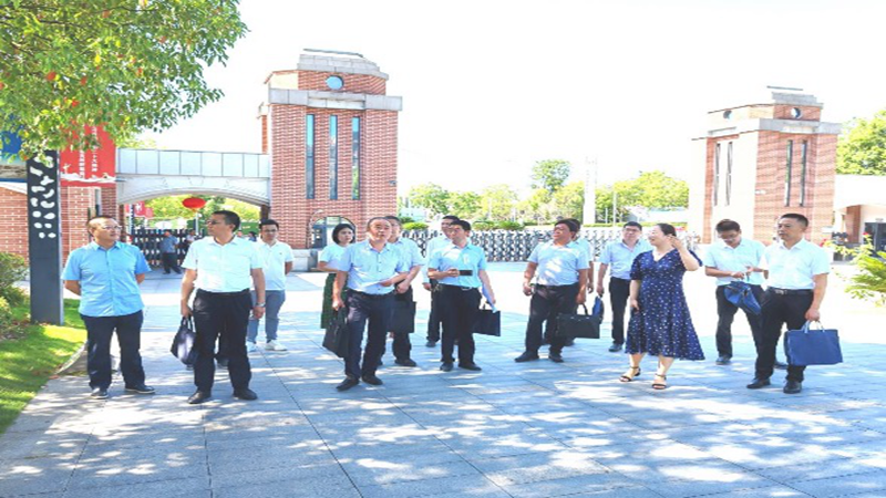 县一中：外出学习拓思路 分享交流共成长