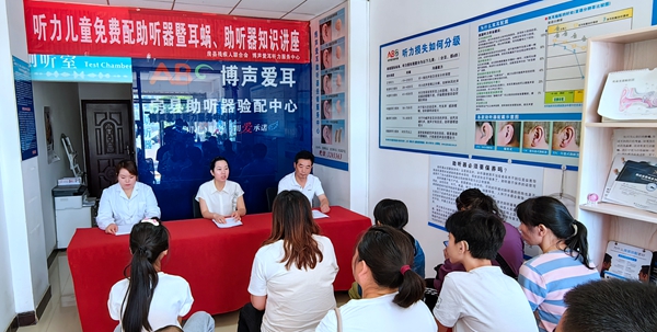 房县残联为4名听力残疾儿童适配助听器