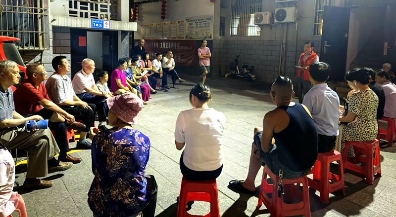 县农机服务中心：开好“户院会” 让创文宣传进万家