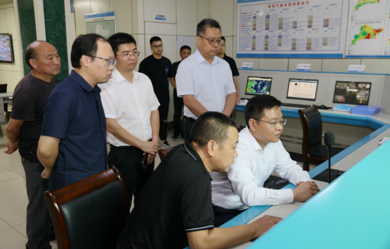 谢晓鸣在部署防范应对强降雨工作时强调：严格落实防汛救灾责任 全力打好防范应对主动仗