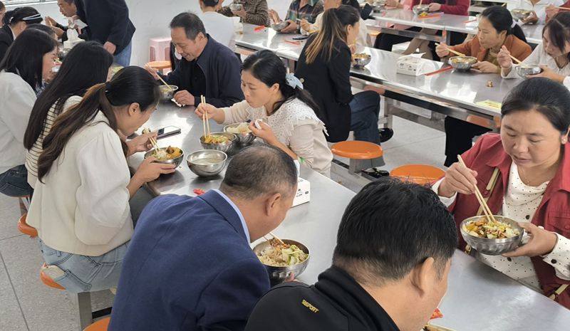 大木中学举办“食堂开放日”活动