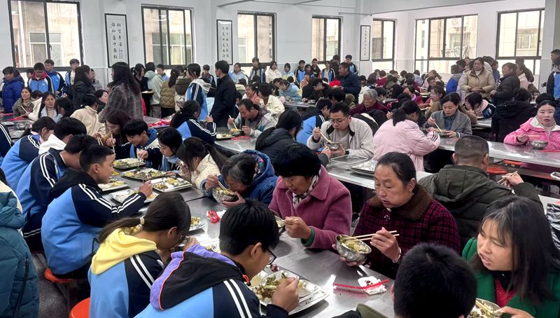 大木初中：开展家长评餐活动  筑牢食品安全防线