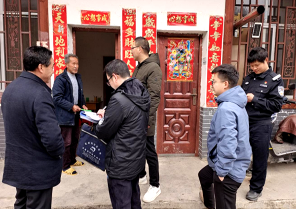 窑淮镇西沟村：走访精神病人家庭