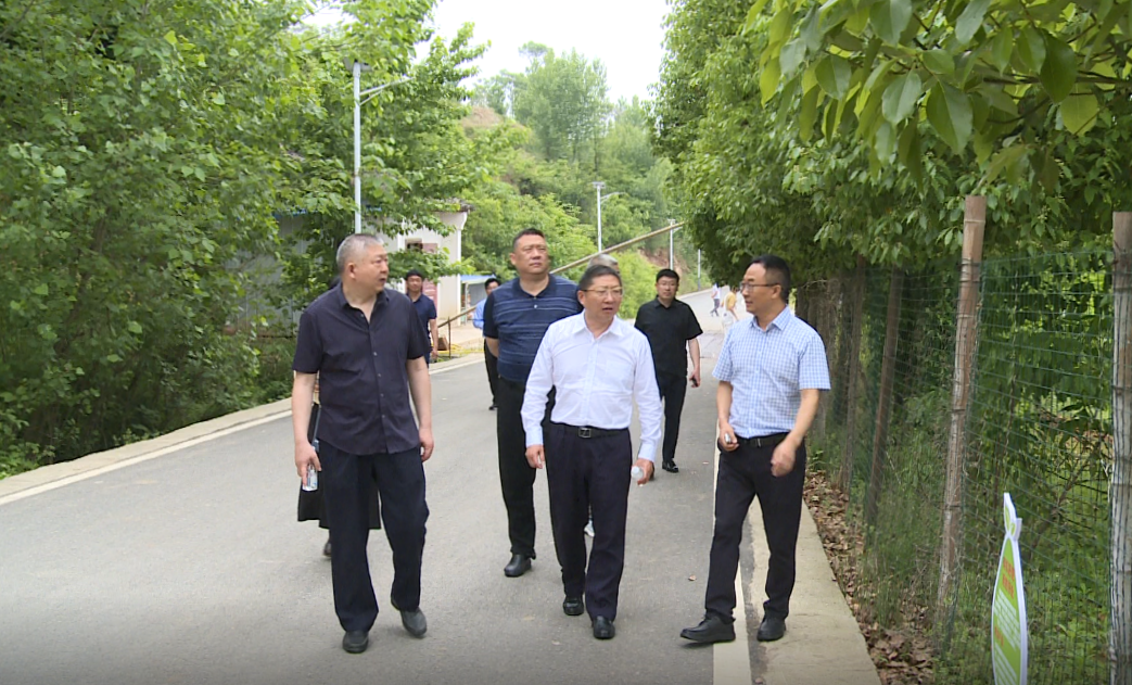 省科协副主席孙建刚来房调研