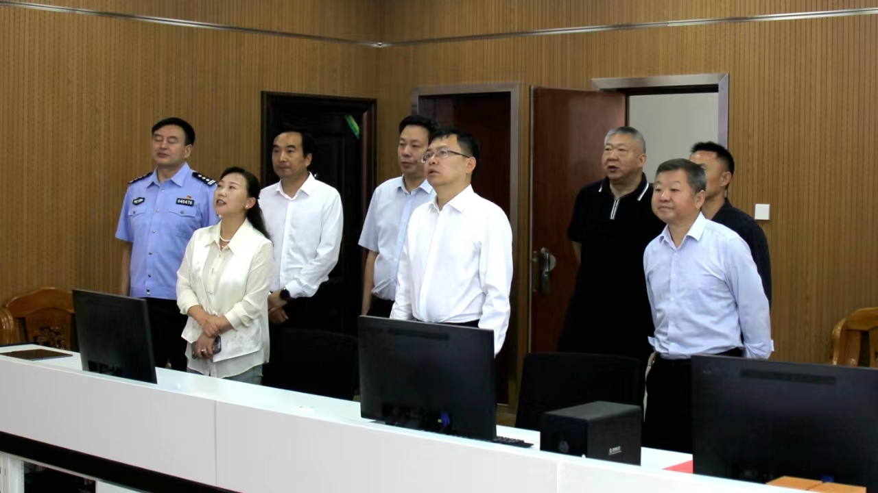 杨丹华检查我县高考准备工作