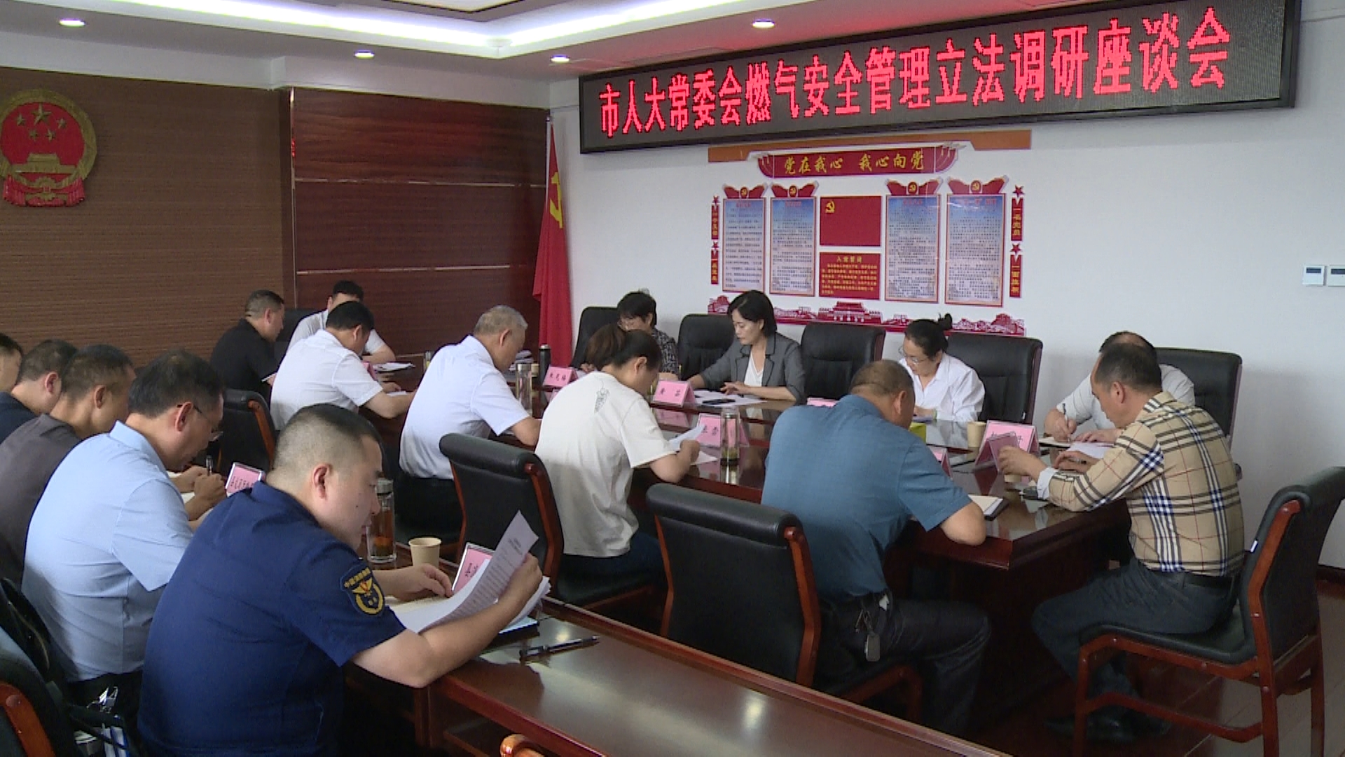 市人大常委会副主任黄芸来房调研