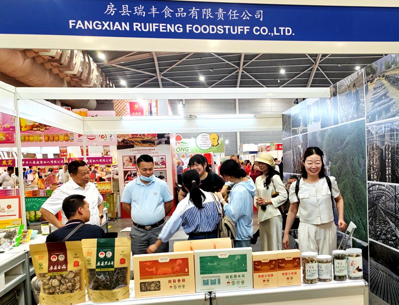 房县食用菌产品亮相2024年新加坡食品展