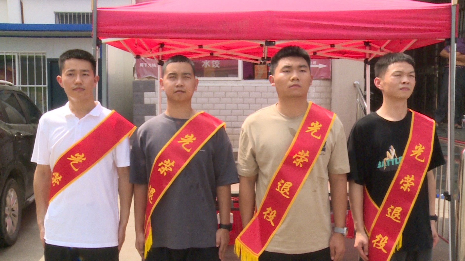 房县热烈欢迎退役士兵光荣返乡