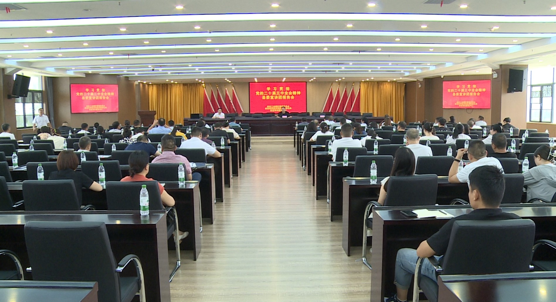 房县开展党的二十届三中全会精神宣讲暨法治宣传进园区、进企业活动