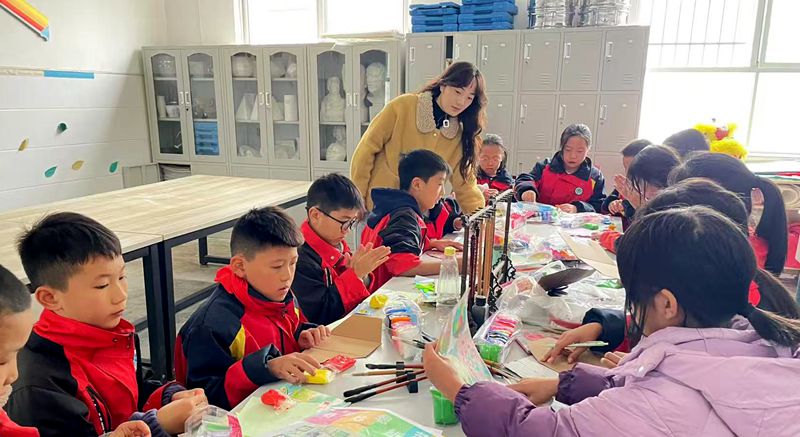 上龛学校:依托乡土资源 创新美术教学