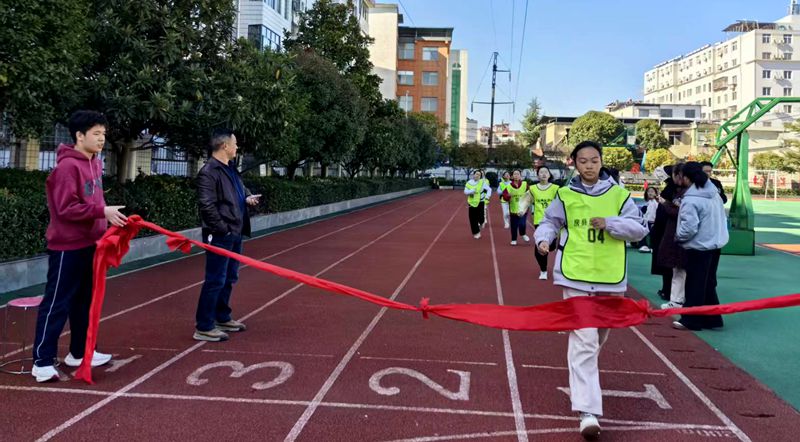 城关四中：青春赛场展风采  全面发展向未来