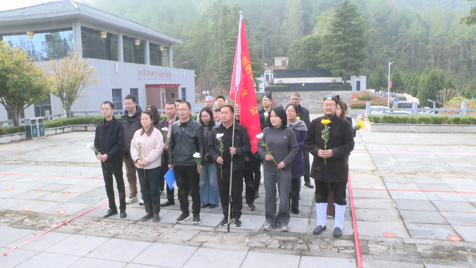 房县县委统战部开展清明祭扫活动