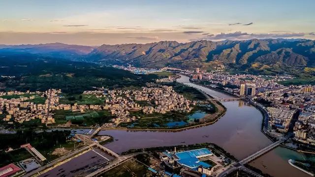 古色古香映山城 灵秀房县入画来