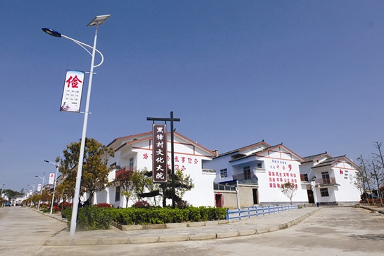 策马扬鞭奔小康