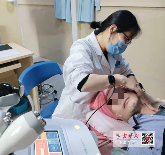 以为“左眼跳财”却是面肌痉挛！十堰人医无创射频治疗轻松去除“烦恼”